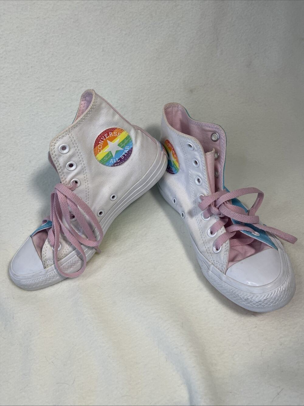 Converse PRIDE sneakers women's 7, men’s 5- EUC